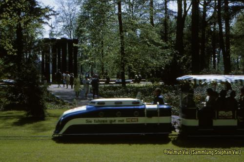 Dunkelblauer Zug Steinerne Säulen, Copyright Helmut Viel, Sammlung Stephan Viel01 (1) (1) (1) (1)