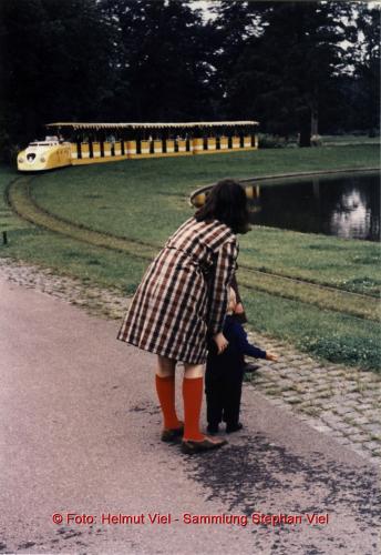 Gelber-Zug am See, Copyright Helmut Viel, Sammlung Stephan Viel01