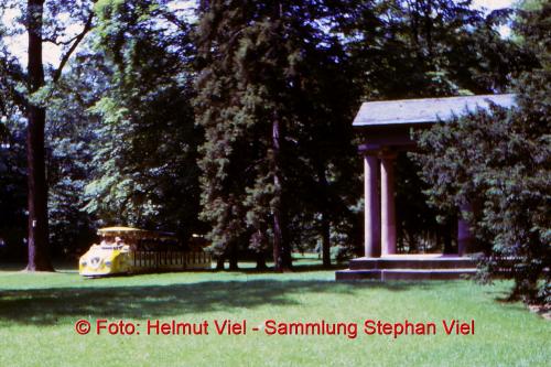 Gelber Zug Tempel, Copyright Helmut Viel, Sammlung Stephan Viel01