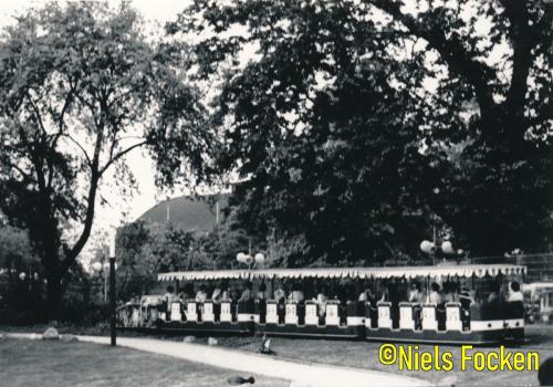 Parkbahn Hamburg am Eingang Stephansplatz Sommer 1977 Foto N Focken (5)