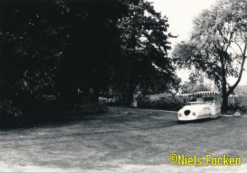 Parkbahn Hamburg nach Ausfahrt aus Bf Botanischer Garten  Sommer 1977 Foto N Focken (1)