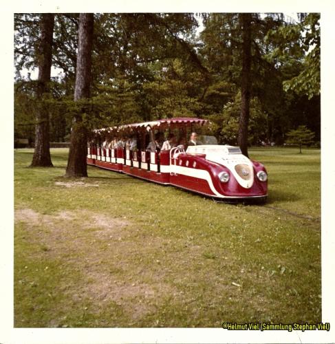 Roter Zug am See, Copyright Helmut Viel, Sammlung Stephan Viel01 (1) (1) (1)